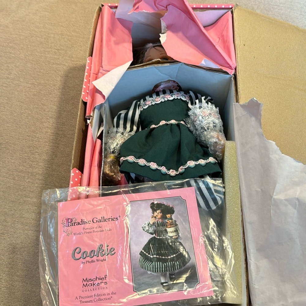 NWB Paradise Galleries THIS POCRELAIN DOLL is NEW Cookie. A Premier Edition